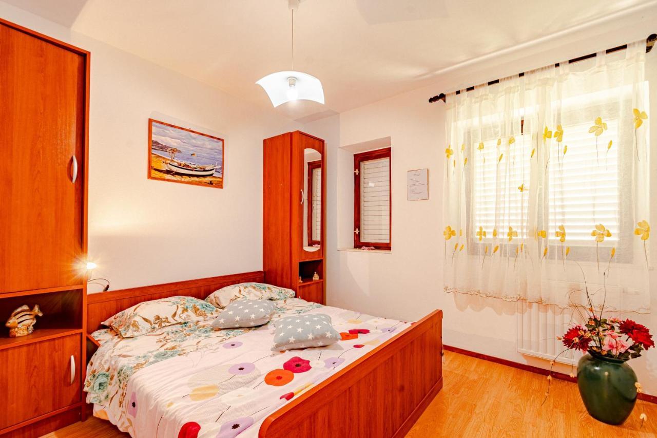 Apartments And Rooms With Parking Space Мали Стон Екстериор снимка