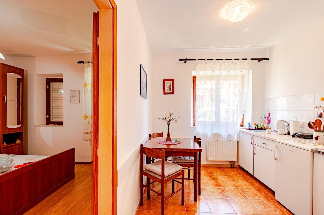 Apartments And Rooms With Parking Space Мали Стон Екстериор снимка