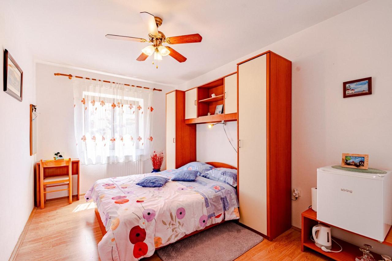 Apartments And Rooms With Parking Space Мали Стон Екстериор снимка