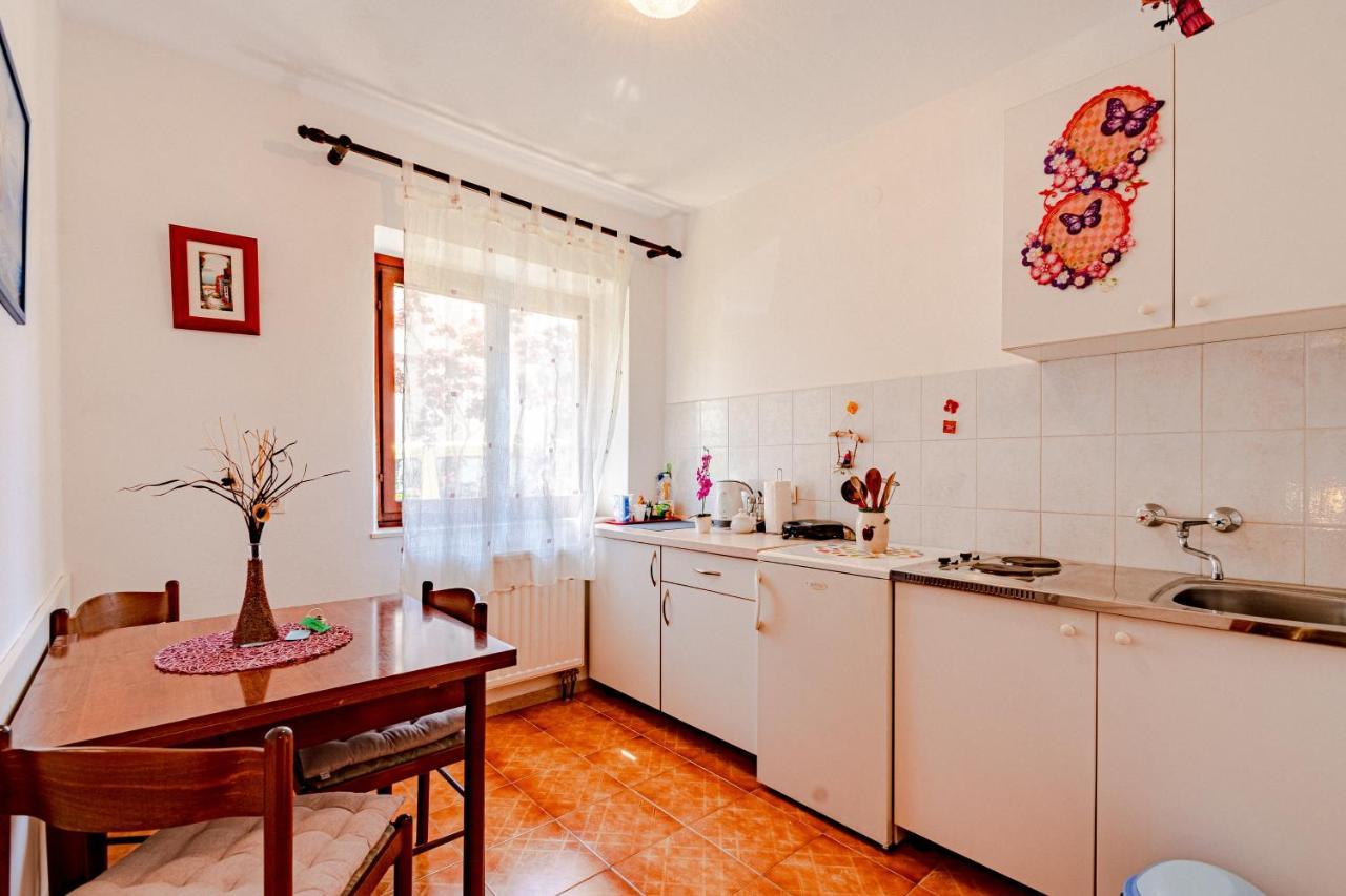 Apartments And Rooms With Parking Space Мали Стон Екстериор снимка