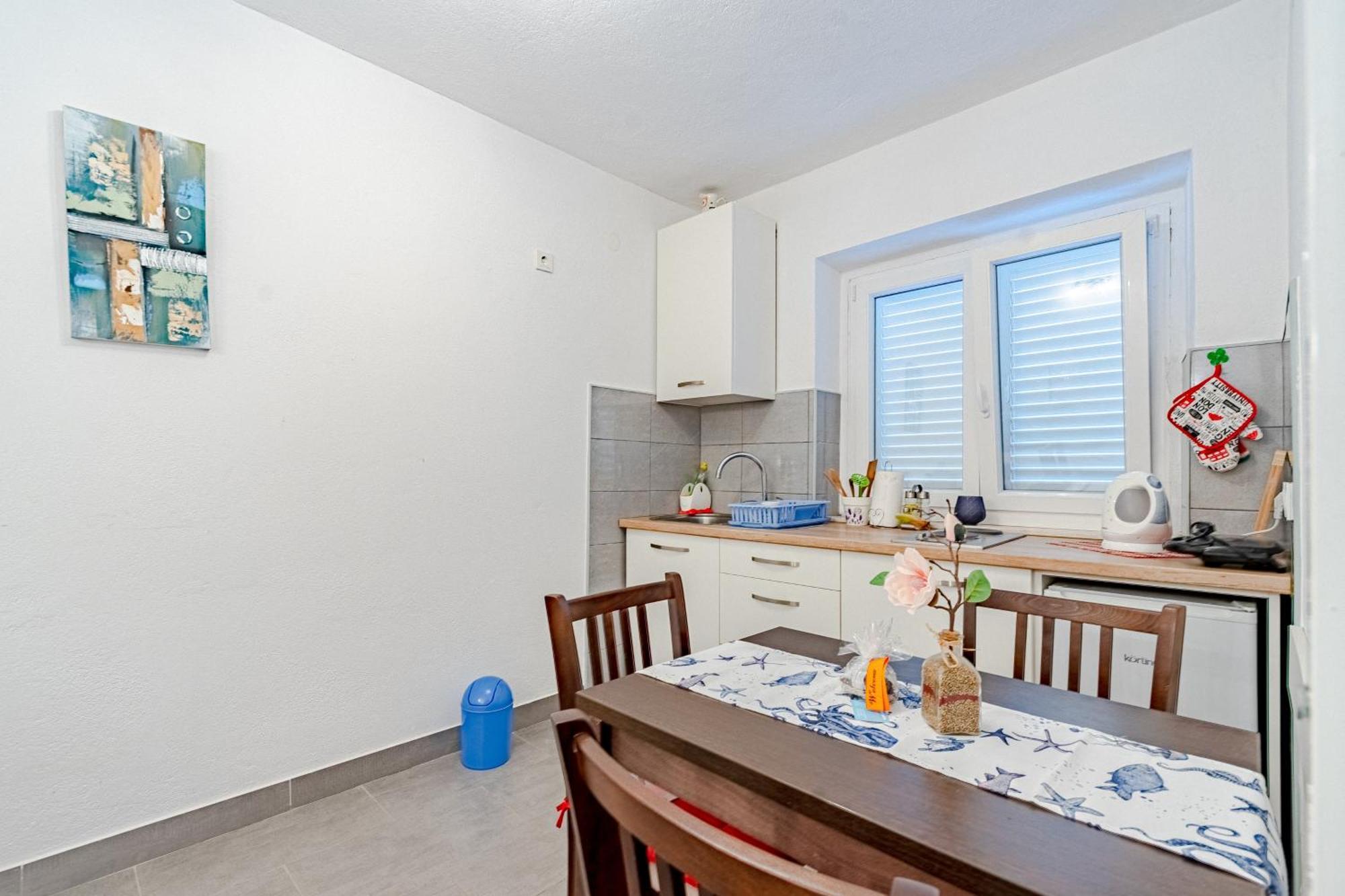 Apartments And Rooms With Parking Space Мали Стон Стая снимка